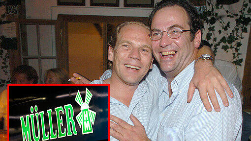 Hans Müller (l.), einst Juniorchef bei Müller-Brot, im Jahr 2005 mit einem Freund auf dem Oktoberfest. Hans Müller (l.), einst Juniorchef bei Müller-Brot, im Jahr 2005 mit einem Freund auf dem Oktoberfest.