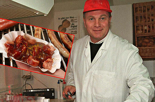 Currywurst-Fachmann Uli Hoeneß.