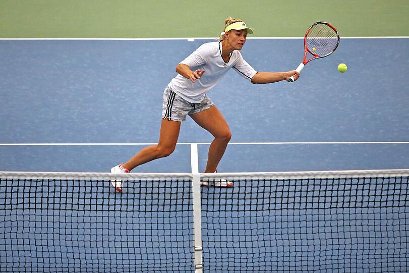 Der Hype um Australian-Open-Siegerin Angelique Kerber ist auch bei der Vorbereitung aufs Fed-Cup-Spiel gegen die Schweiz deutlich spürbar. Die Bilder.
