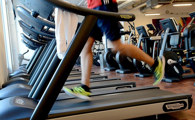 Erst ins Fitnesstudio und danach noch auf ein Feierabend-Bier? Das kann in München schnell teuer werden. (Symbolbild)