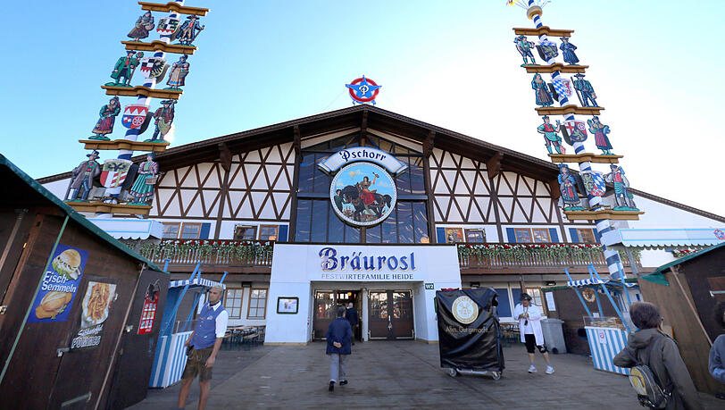 Für einen Tisch im Wiesn-Zelt braucht man entweder eine Reservierung – oder eine Menge Glück. (Archivbild)