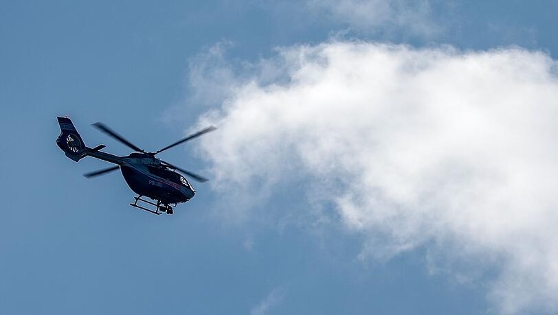 Die Polizei sucht nach dem Gefangenen. (Symbolbild)