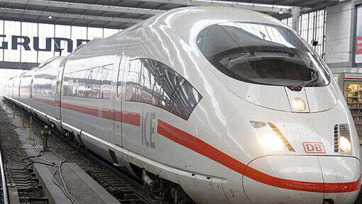 Zwei Mächen hat die Polizei in einem ICE aufgegriffen. Die 15-Jährigen waren auf dem Weg nach Italien. Zwei Mächen hat die Polizei in einem ICE aufgegriffen. Die 15-Jährigen waren auf dem Weg nach Italien.