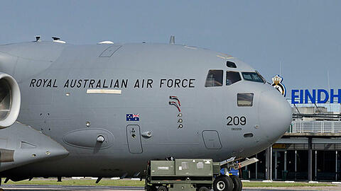 Eine Boeing der australischen Luftwaffe auf dem Flughafen von Eindhoven.