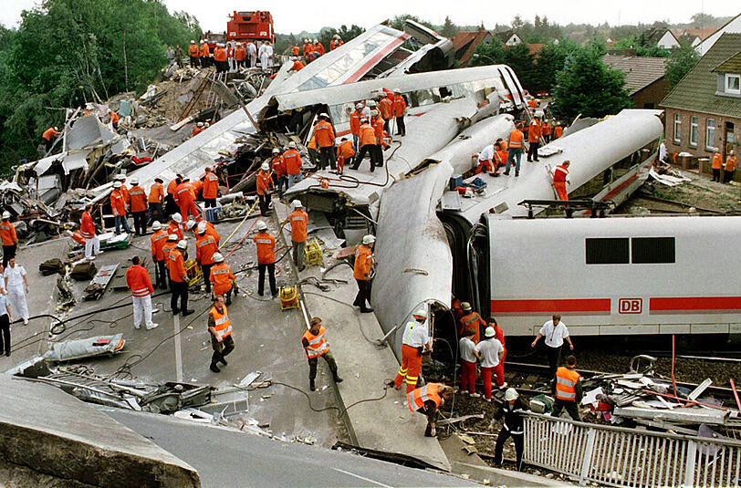 Juni 1998: Im niedersächsischen Eschede sterben bei einem ICE-Unfall 101 Menschen. Es ist das schwerste Zugunglück in Deutschland.