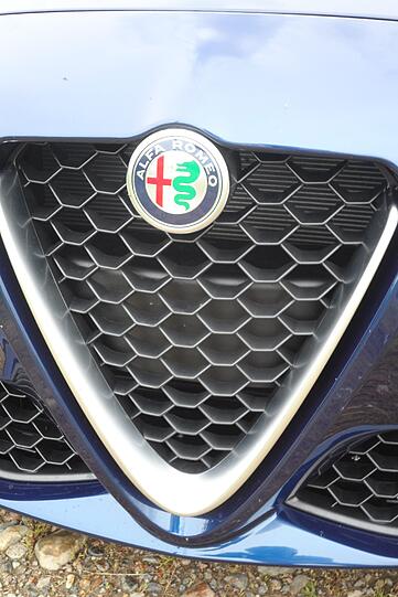 Die neue Giulia ist auf den ersten Blick als Alfa Romeo zu erkennen. Sie soll frischen Wind in die sportliche Mittelklasse bringen.