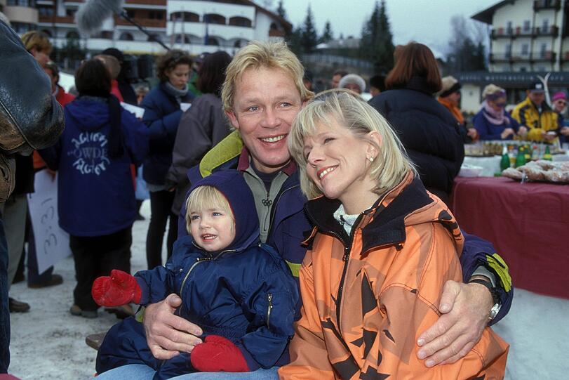 Ulrike von der Groeben mit Ehemann Alexander und Tochter Carolin, 1997.