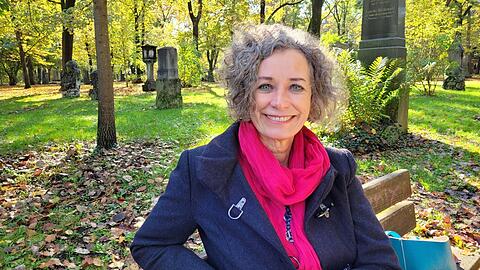 Kristin Holighaus arbeitet seit zwei Jahren in und um München als Trauerrednerin.