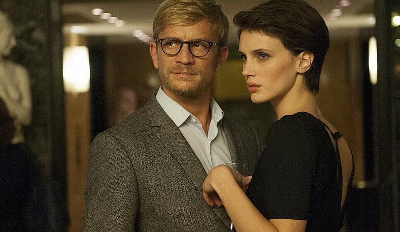 In den Armen ihres Therapeuten Paul (Jérémie Renier) fühlt sich Chloé (Marine Vacth) sicher. Aber nicht lange.