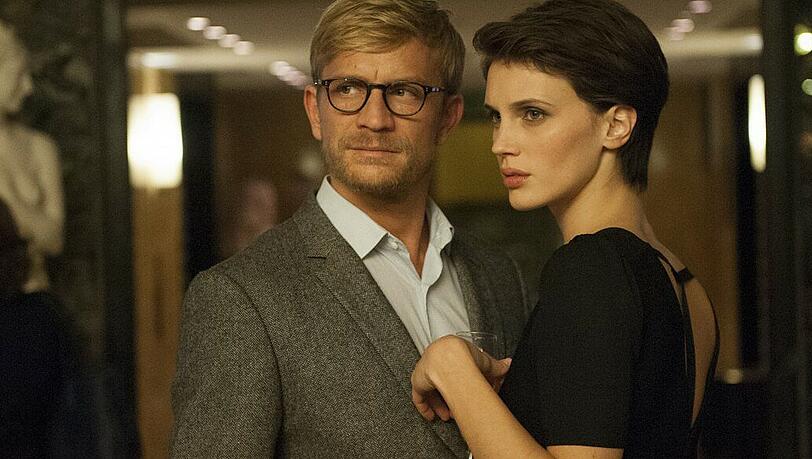 In den Armen ihres Therapeuten Paul (Jérémie Renier) fühlt sich Chloé (Marine Vacth) sicher. Aber nicht lange.