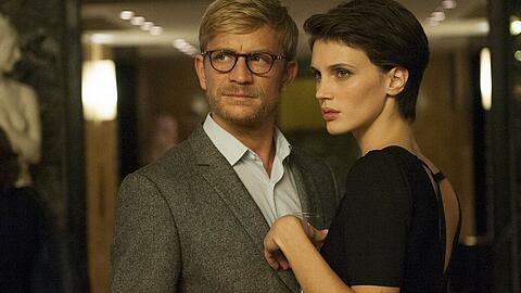 In den Armen ihres Therapeuten Paul (Jérémie Renier) fühlt sich Chloé (Marine Vacth) sicher. Aber nicht lange.