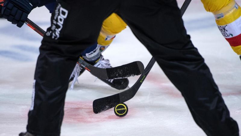 Ein Eishockey-Spiel.