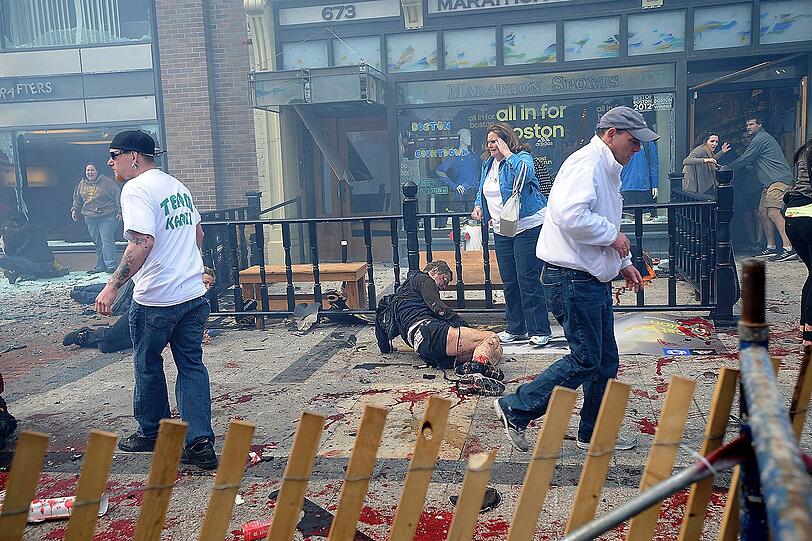 Drei Tote und mehr als 140 Verletzte - Bilder vom Bombenterror in Boston