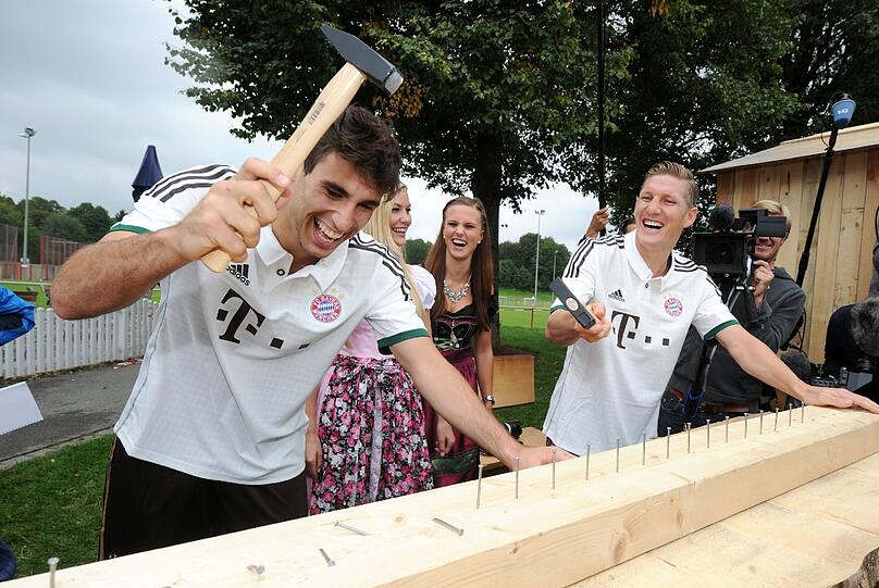 Das neue Wiesn-Trikot des FC Bayern für das Oktoberfest 2013: Die Bilder von der offiziellen Präsentation