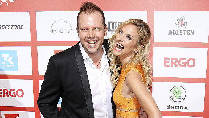 ZDF-Moderatorin Anna Kraft (32) und Sky-Kommentator Wolff-Christoph Fuss (41) werden Eltern.
