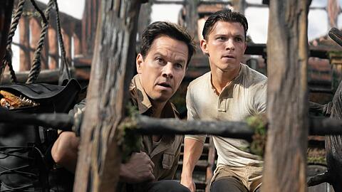 In "Uncharted" macht sich das Duo bestehend aus Mark Wahlberg (li.) und Tom Holland auf die Suche nach einem verborgenen Schatz.