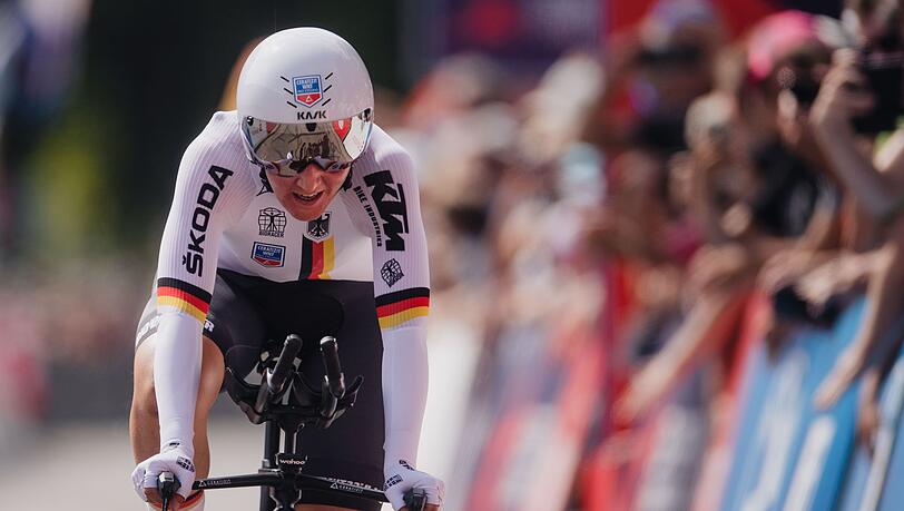 Lisa Brennauer (Deutschland) bei der Zieleinfahrt.