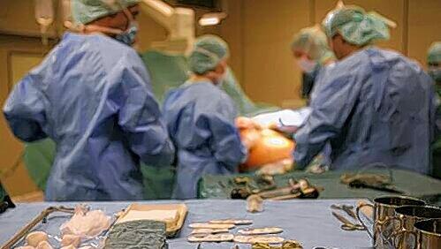 Bleibt im Blickpunkt: Operationsbesteck, das nur allzu oft nicht den hygienischen Anforderungen entspricht Bleibt im Blickpunkt: Operationsbesteck, das nur allzu oft nicht den hygienischen Anforderungen entspricht