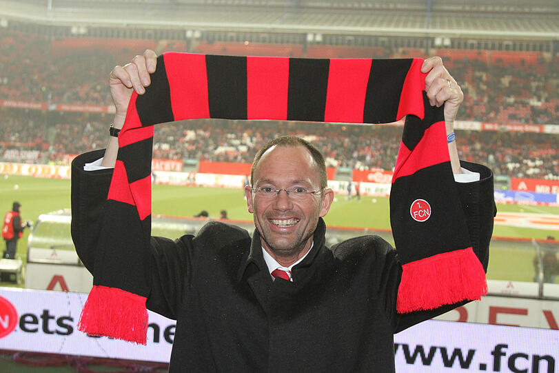 Schwarz und rot sind die Lieblingsfarben von Klaus Wübbenhorst. Der scheidende GfK-Chef ist Mitglied im Aufsichtsrat des 1. FC Nürnberg.