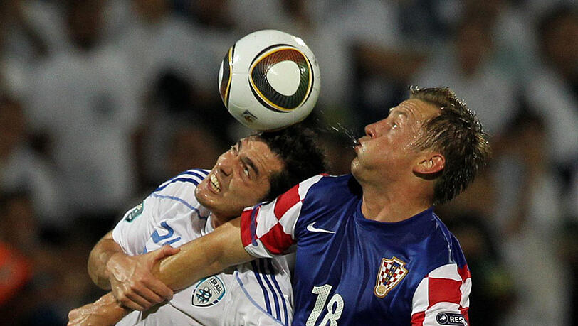 Am Montag wurde für Olic traurige Gewissheit: Er kann nicht mit seiner kroatischen Nationalmannschaft zur EM. Am Samstag hatte er sich im Testspiel gegen Norwegen am Oberschenkel verletzt; die Schwere war zu dem Zeitpunkt noch nicht feststellbar. (Archivbild) Am Montag wurde für Olic traurige Gewissheit: Er kann nicht mit seiner kroatischen Nationalmannschaft zur EM. Am Samstag hatte er sich im Testspiel gegen Norwegen am Oberschenkel verletzt; die Schwere war zu dem Zeitpunkt noch nicht feststellbar. (Archivbild)