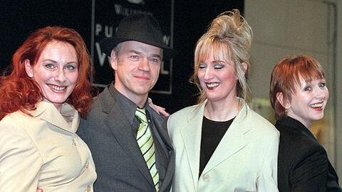 Eine Aufnahme aus dem Jahr 1998: Andrea Sawatzki (l.) mit Jörg Heinrich und Veronika Fischer bei einer Trendschau.