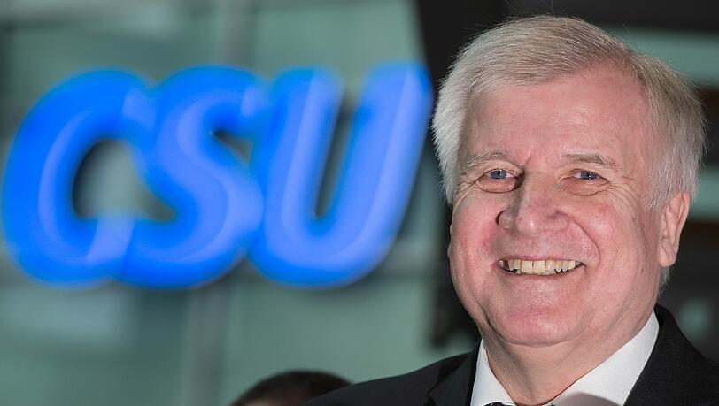 Der CSU-Chef muss weiter auf ein Treffen mit der Kanzlerin warten. Der CSU-Chef muss weiter auf ein Treffen mit der Kanzlerin warten.
