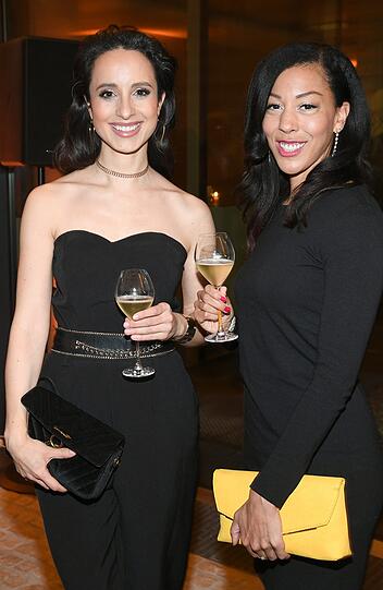 Stephanie Stumph und Jennifer Sarah Boone entschieden sich für ein klassisch-edles Outfit ganz in Schwarz.