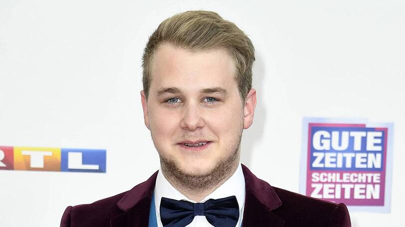 Schauspieler Felix van Deventer kuriert sich ab jetzt zuhause aus