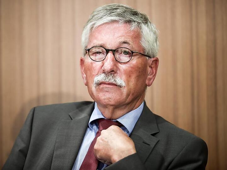 Im Ausschlussverfahren gegen den umstrittenen Bestseller-Autor Thilo Sarrazin hat die SPD einen erneuten Erfolg errungen.