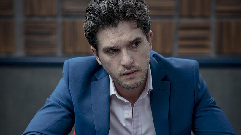 Kit Harington stellt sich in "Criminal: Vereinigtes Königreich" als Verdächtiger einem Polizeiverhör.