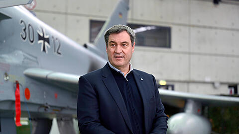 CSU-Chef Markus Söder beim Verabschiedungsappell des Taktischen Luftwaffengeschwaders 74 im Fliegerhorst Neuburg in Neuburg an der Donau.