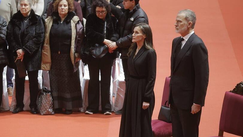 K&ouml;nigin Letizia und K&ouml;nig Felipe am Donnerstag bei der Trauerfeier in Huelva.