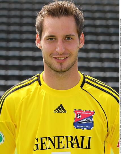 Platz 7: SpVgg Unterhaching Fußball, 3 %. Nach 39 Jahren Amtszeit trat im Sommer Präsident Engelbert Kupka ab. Ihm folgte der Ex-Bundesligaprofi Manfred Schwabl. Das Drittliga-Team um Torwart Stefan Riederer (Foto) hält sich in der Spitzengruppe.