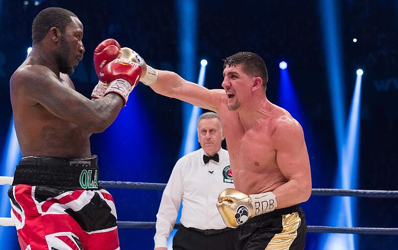 Marco Huck hat sich den WM-Gürtel zurückgeholt - die Bilder vom Fight gegen Ola Afolabi.