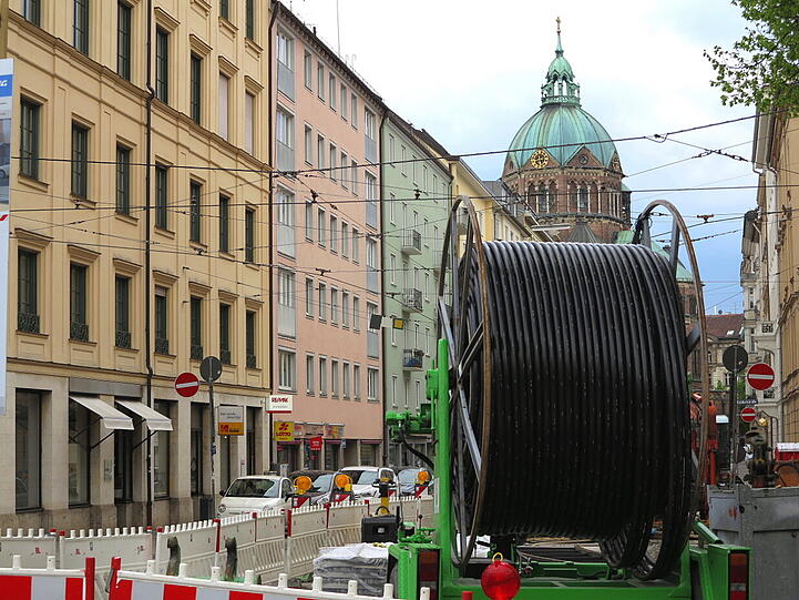 Auf der Tram-Linie 18 im Lehel wird gerade kräftig gebaut. AZ-Leser Djordje Matkovic hat die Baustelle dokumentiert. Die Bilder...