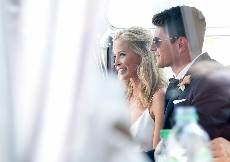 Mario Gomez und Carina Wanzung haben Freitag im Standesamt in der Mandlstraße geheiratet