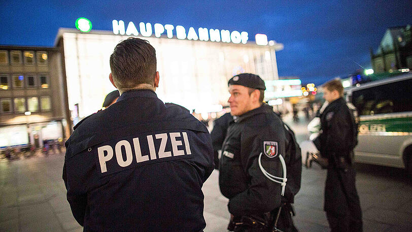 Der Kölner Hauptbahnhof wird nach einer Bombendrohung geräumt.