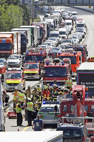 Vier Schwerverletzte sind die Bilanz eines Horror-Unfalls auf der A99.