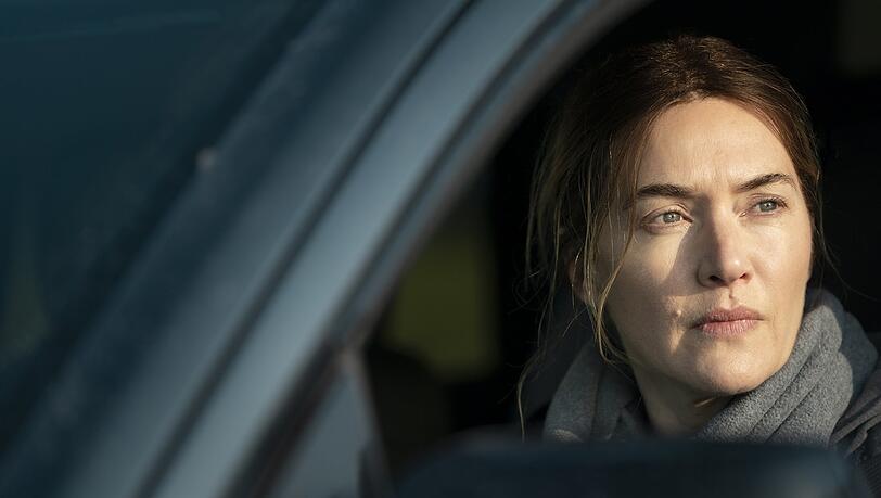 Kate Winslet als Kleinstadtpolizistin in "Mare of Easttown". Kate Winslet als Kleinstadtpolizistin in "Mare of Easttown".
