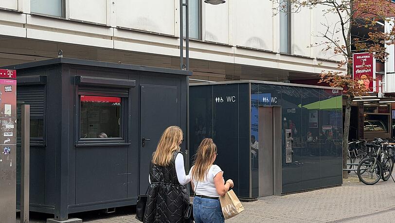 Diese Toilette in der Kölner Innenstadt wird ständig bewacht - und das ist ganz schön teuer. Diese Toilette in der Kölner Innenstadt wird ständig bewacht - und das ist ganz schön teuer.