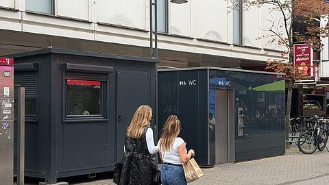 Diese Toilette in der K&ouml;lner Innenstadt wird st&auml;ndig bewacht - und das ist ganz sch&ouml;n teuer.