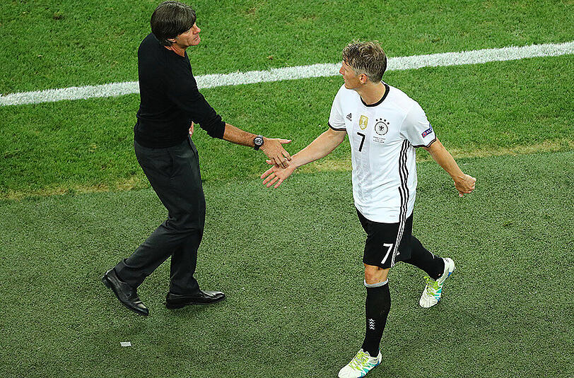 Bastian Schweinsteiger und Bundestrainer Joachim Löw verband ein vertrautes Verhältnis.
