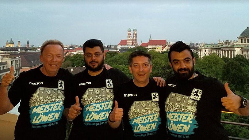 Daumen hoch! Peter Cassalette, Hasan Ismaik, Saki Stimoniaris und Yaya Ismaik gratulieren den Löwen zur Regionalliga-Meisterschaft.