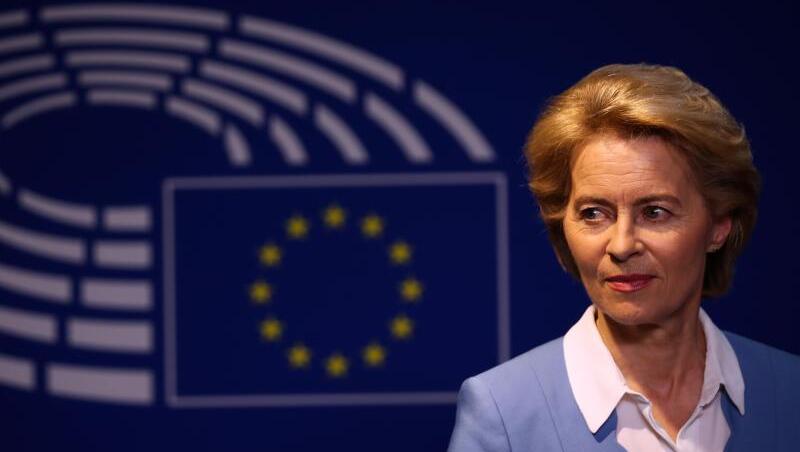 Mit neuen Zusagen hat Ursula von der Leyen am Tag vor der geplanten Wahl zur Präsidentin der EU-Kommission um Unterstützung geworben. Mit neuen Zusagen hat Ursula von der Leyen am Tag vor der geplanten Wahl zur Präsidentin der EU-Kommission um Unterstützung geworben.