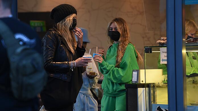 Heidi Klum, Tochter Leni, Tochter Lou beim Eissessen und Sightseeing in Berlin.