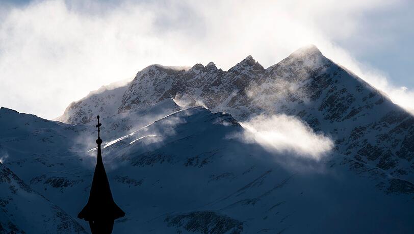 Am Breithorn sind zwei deutsche Bergsteiger in großer Not. (Archivfoto)