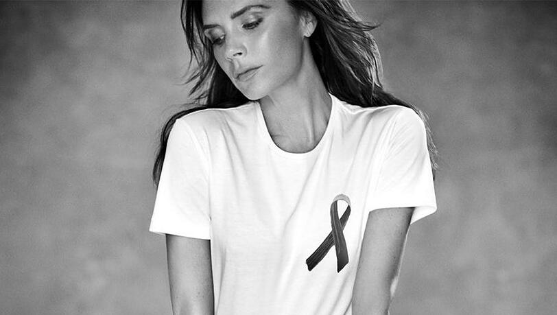 Victoria Beckham verkauft selbstentworfene T-Shirts für den guten Zweck Victoria Beckham verkauft selbstentworfene T-Shirts für den guten Zweck