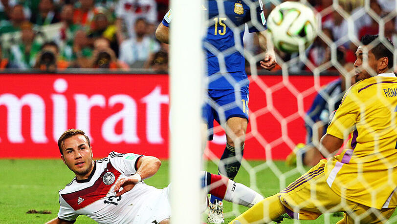 Der Moment: Mario Götze trifft gegen Argentinien zum 1:0. Der Moment: Mario Götze trifft gegen Argentinien zum 1:0.