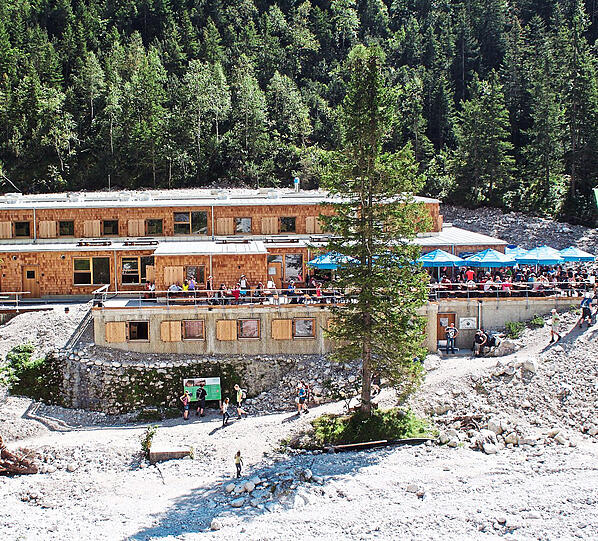 Die neue Höllenangertalhütte.