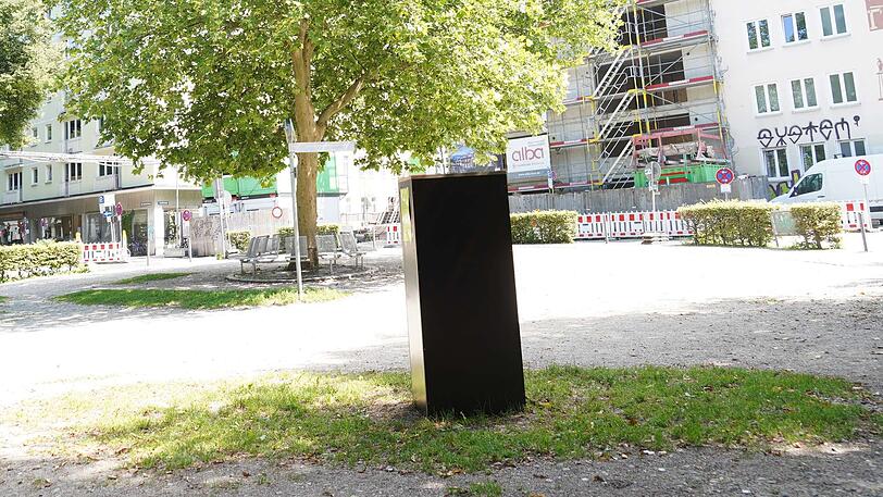 Am leeren Fundament brachte Michael Baumgartner einen Zettel an, auf dem er sein Vorgehen erklärt.